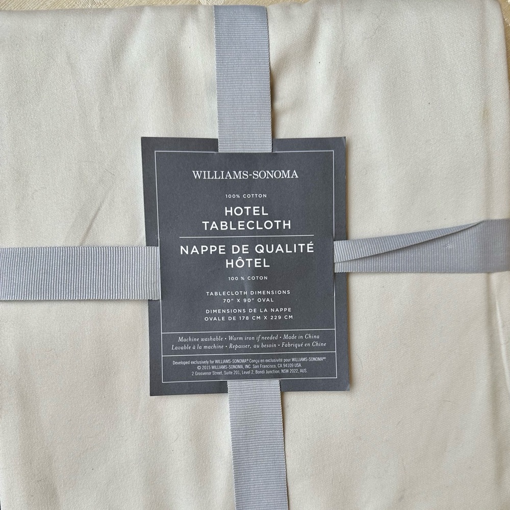 Williams Sonoma Hotel tablecloth new 70x90 oval